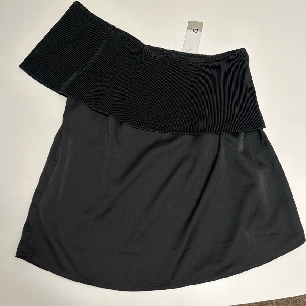 Women’s Black off the shoulder top with pleated ruffle Nordstrom Medium NWT